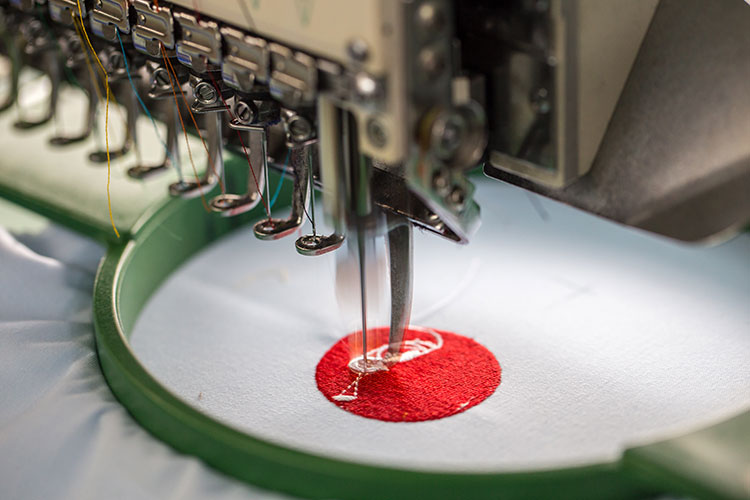 What's the Between Embroidery Digital Printing?